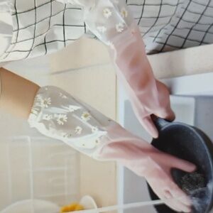NWT CLEANING GLOVES